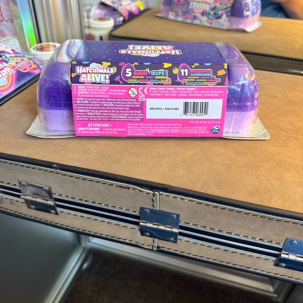 Hatchimals Live Neon Rainbow Carton - Picture 4 of 4